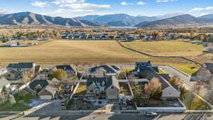 Aerial view with a mountain view