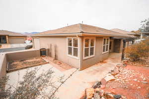 Side yard w/gardening area