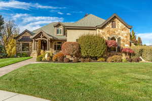 View of front of house featuring a front lawn