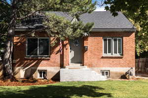 View of front of house with a front yard