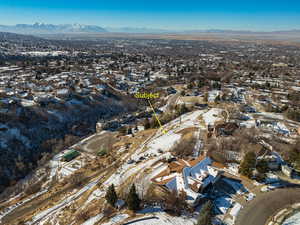 Snowy aerial view with a mountain view