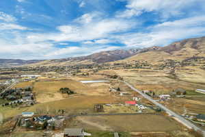 Drone / aerial view featuring a mountain view