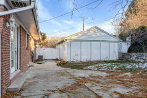 Garage with cooling unit