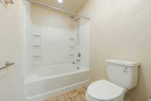 Bathroom with toilet and shower / washtub combination