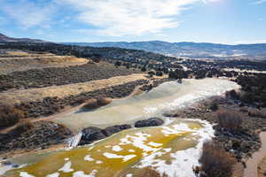 Aerial view with a mountain view