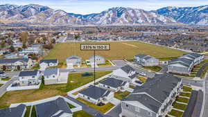 Drone / aerial view featuring a mountain view