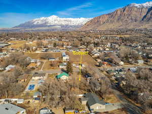 Birds eye view of property featuring a mountain view