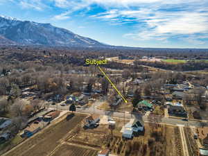 Aerial view with a mountain view