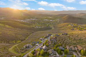 Birds eye view of property featuring a mountain view