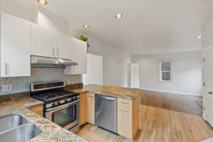 Great entertaining space with kitchen overlooking the family room