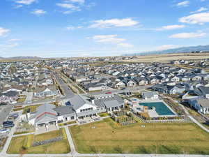 Aerial view with a mountain view