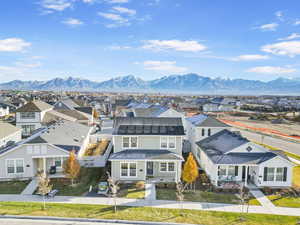 Aerial view with a mountain view