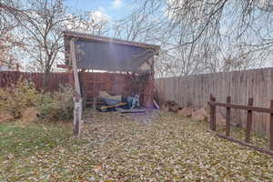 View of yard with an outbuilding