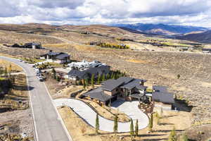 Aerial view with a mountain view