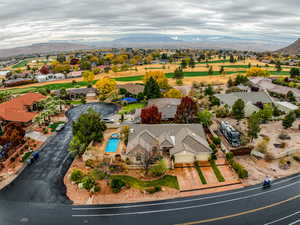 Aerial view with a mountain view