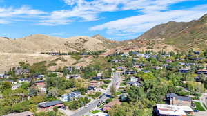 Bird's eye view with a mountain view