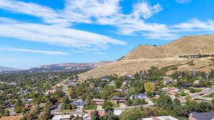 Birds eye view of property featuring a mountain view