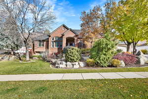 View of front of home featuring a front yard