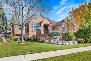 View of front of house featuring a front lawn