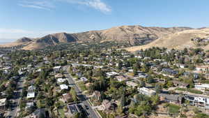 Birds eye view of property featuring a mountain view