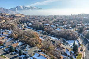 Birds eye view of property featuring a mountain view