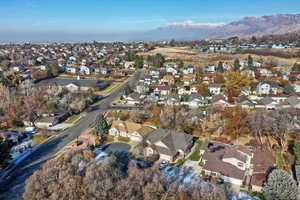 Bird's eye view with a mountain view