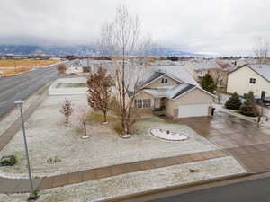 Drone / aerial view featuring a mountain view