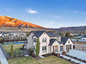 View of front facade with a mountain view and a front yard