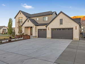 View of front of house featuring a garage