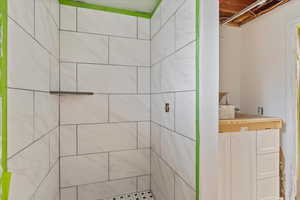 Bathroom featuring tiled shower