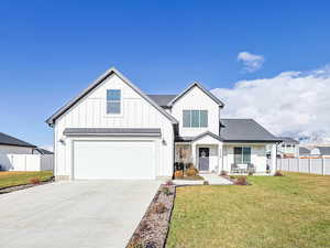 View of front of property featuring a front yard