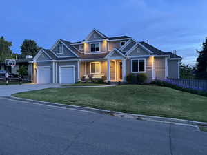 Craftsman house featuring a lawn