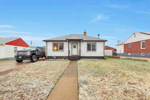 Bungalow with a front lawn