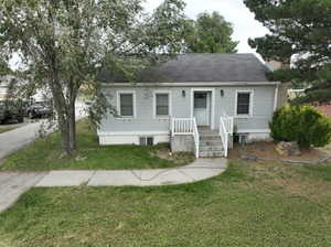 View of front of house featuring a front lawn