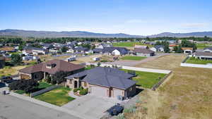 Birds eye view of property featuring a mountain view