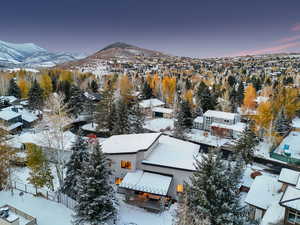 Snowy aerial view featuring a mountain view