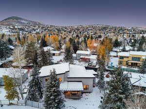 Snowy aerial view with a mountain view