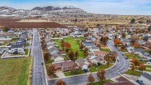 Aerial view with a mountain view