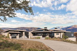 Prairie-style home with a mountain view