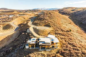 Birds eye view of property featuring a mountain view