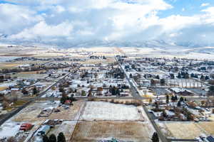 Drone / aerial view featuring a mountain view