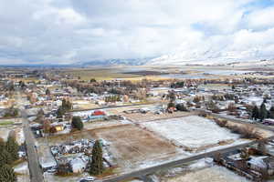 Aerial view with a mountain view