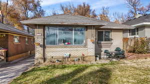 View of front of property featuring a front yard