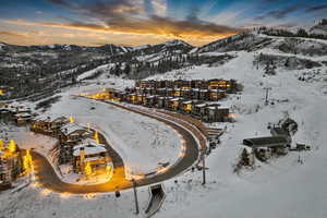 Snowy aerial view with a mountain view