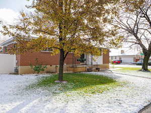 View of front facade with a yard