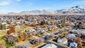 Aerial view with a mountain view