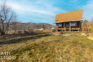 View of yard featuring a mountain view