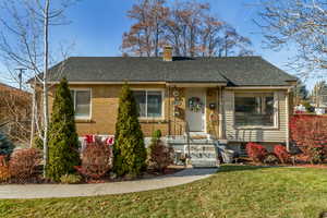 View of front facade with a front lawn