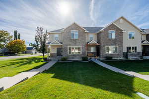 View of front of property featuring a front lawn