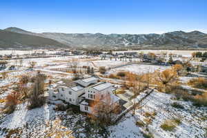 Snowy aerial view with a mountain view